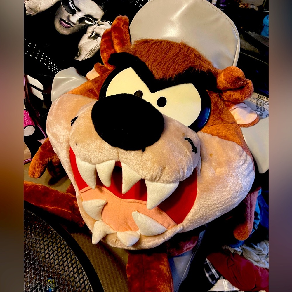 VINTAGE🙀HUGE Tasmania Devil Plushie!!!
